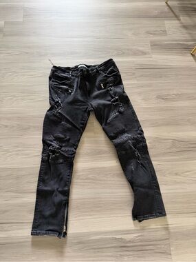 Embellish denim jean size 40/32